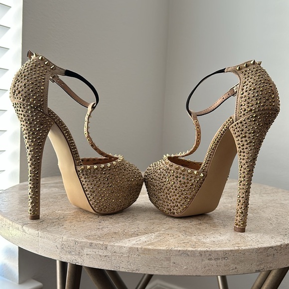 Steve Madden Gold Heels, Size 7 - Picture 3 of 5